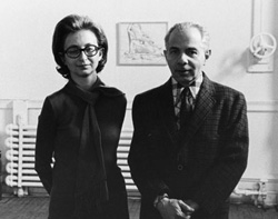 Dorothy and Herbert Vogel at The Clocktower with a drawing by Philip Pearlstein behind them, 1975. Photograph by Nathaniel Tileston. © Nathaniel Tileston, 2008.